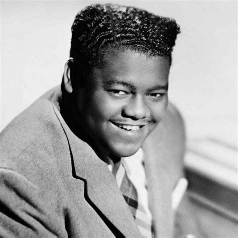 Sertifikat, penghargaan, tanda, atau dokumen yang dipajang di fats domino di Axis Mobile 13 untuk diskon Premium cepat